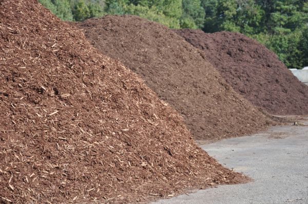 Brown Mulch Delivery in Englewood